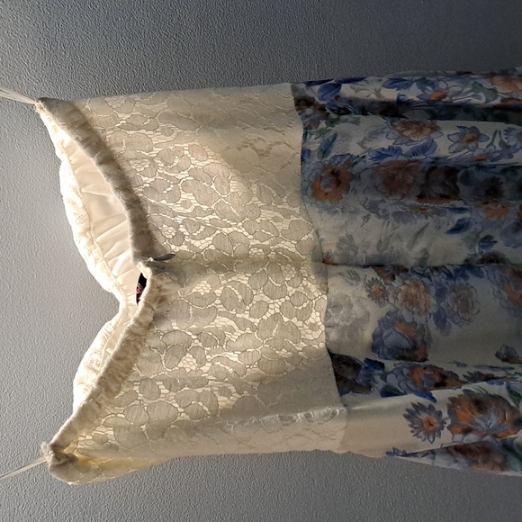 Cute Lace and Floral Strapless Dress - Picture 4 of 7